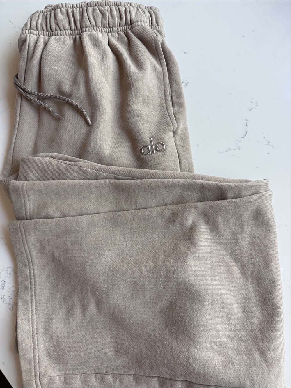 Alo Yoga Accolade Straight Leg Oversized Sweatpants Size Small/Medium Tan Color